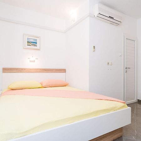 Rooms & Apartments Barisic Mlini Rum bild
