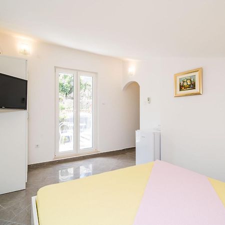 Rooms & Apartments Barisic Mlini Rum bild