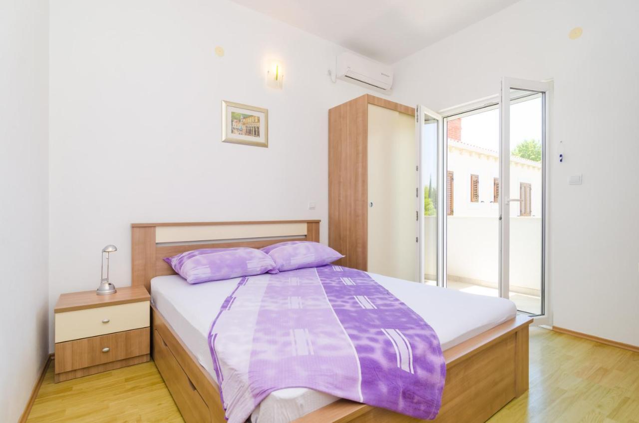 Rooms & Apartments Barisic Mlini Rum bild