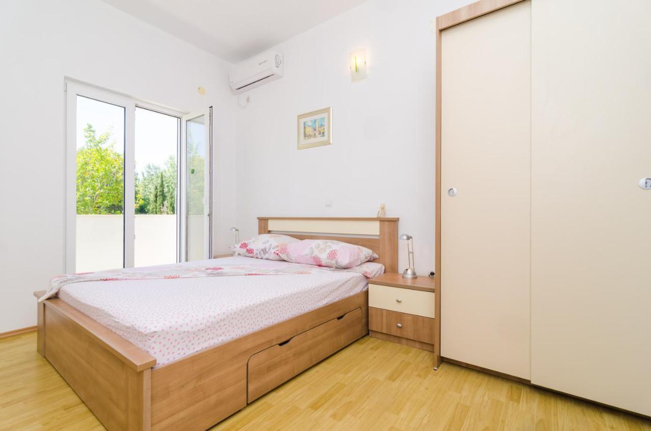 Rooms & Apartments Barisic Mlini Rum bild