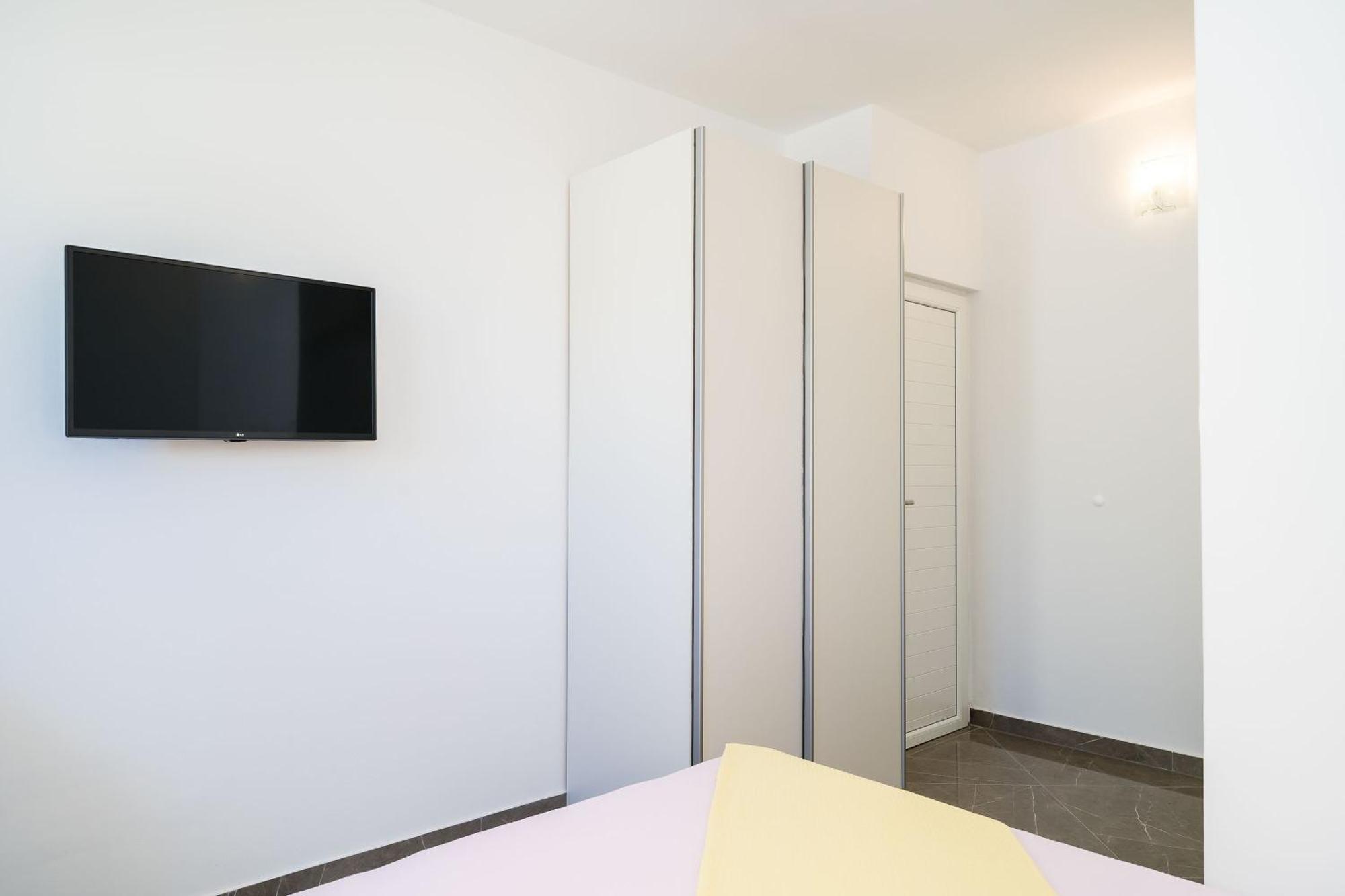 Rooms & Apartments Barisic Mlini Rum bild