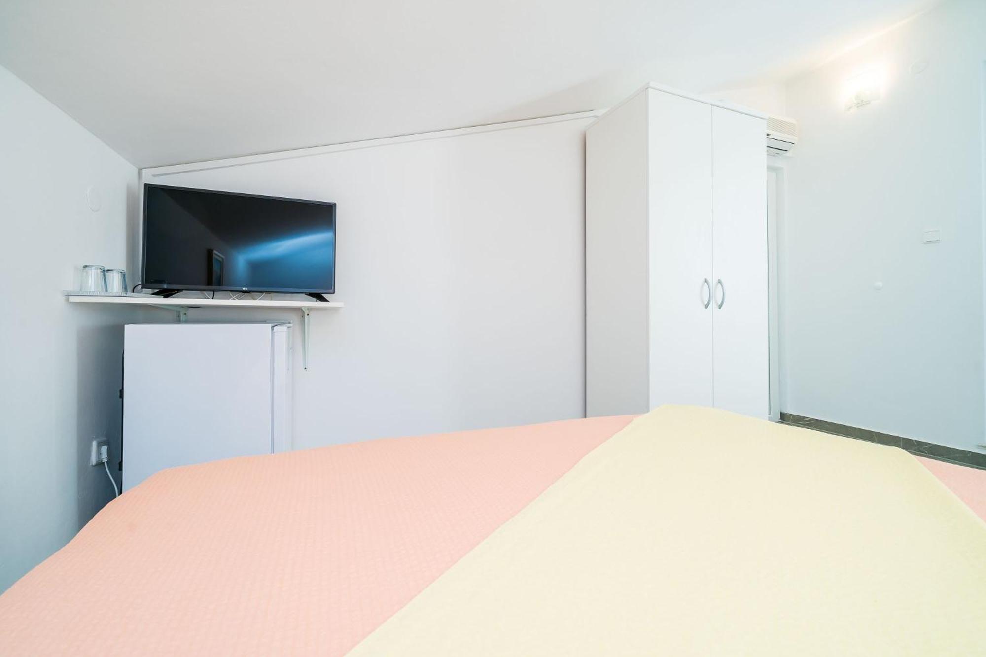 Rooms & Apartments Barisic Mlini Rum bild