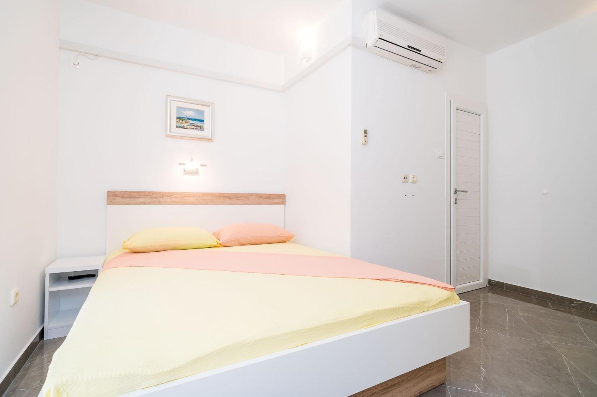 Rooms & Apartments Barisic Mlini Rum bild