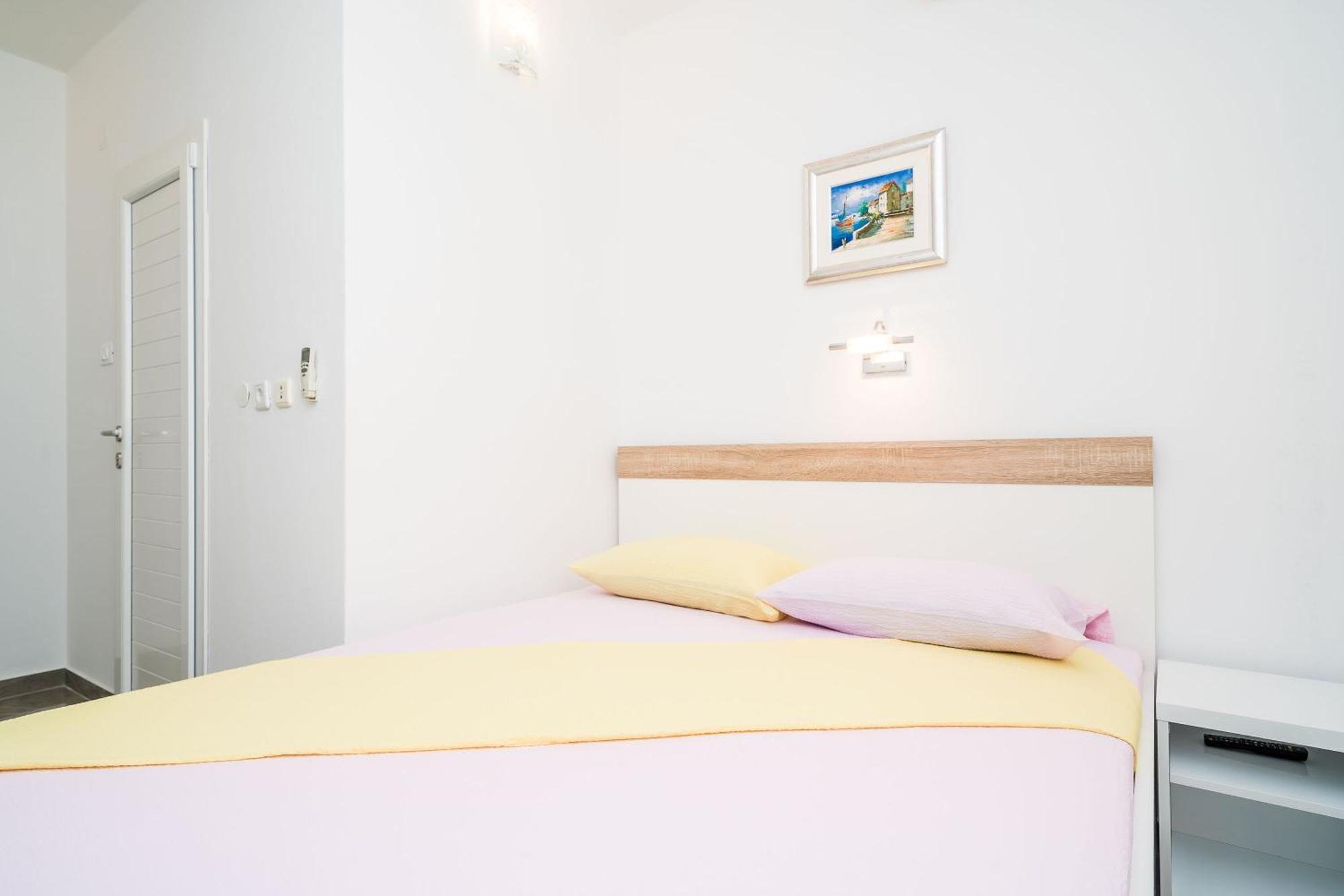 Rooms & Apartments Barisic Mlini Rum bild