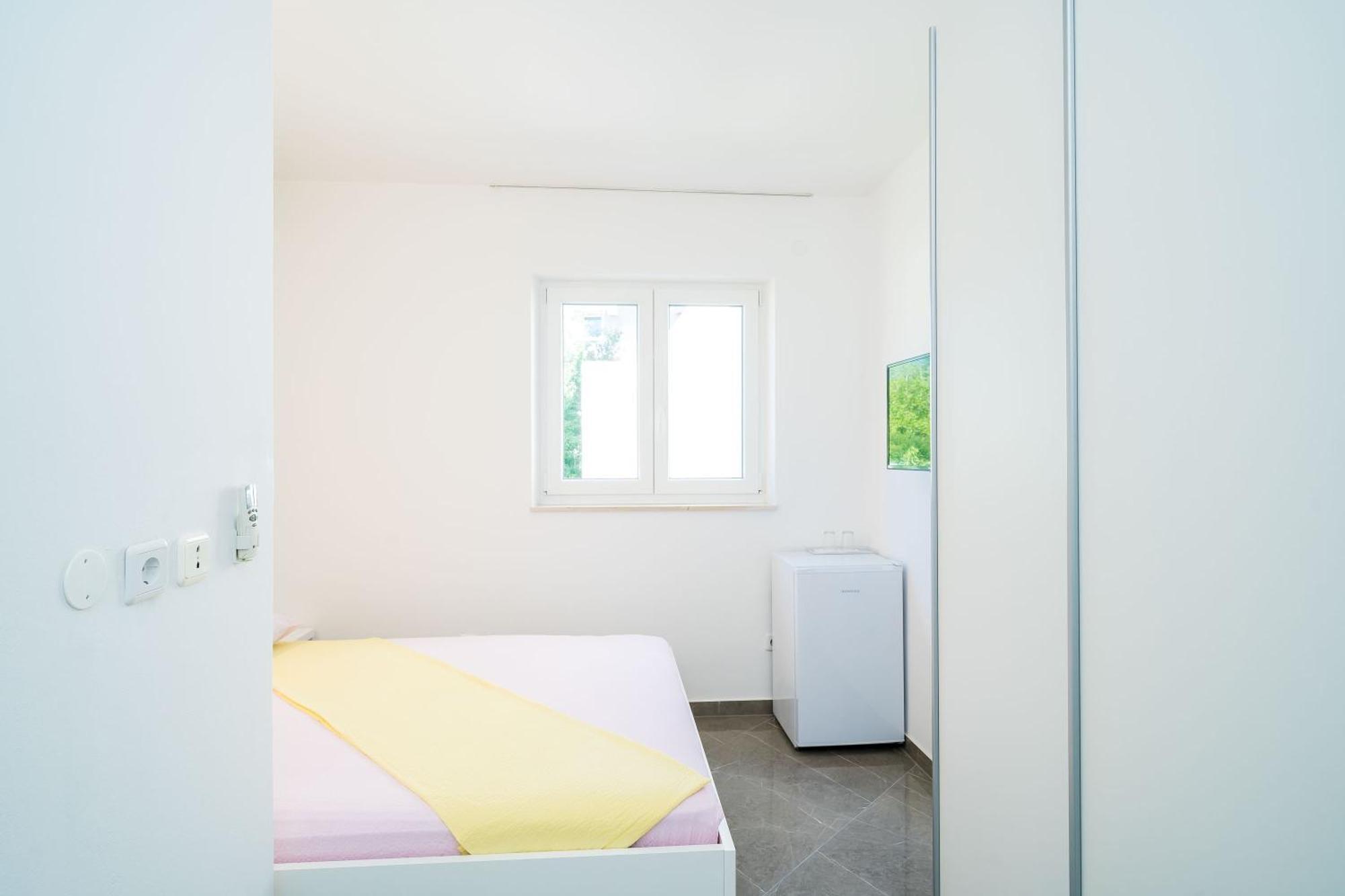 Rooms & Apartments Barisic Mlini Rum bild