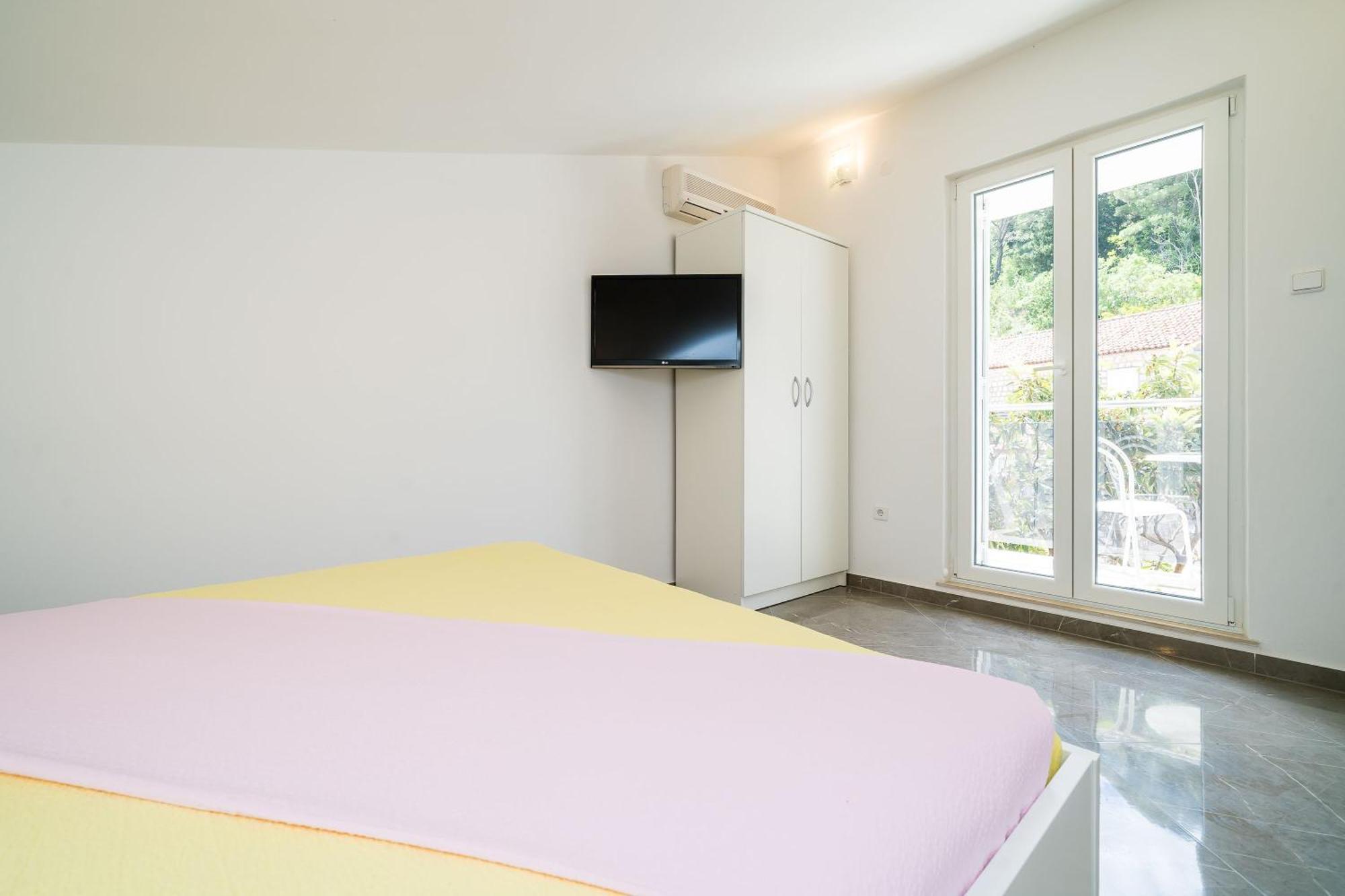 Rooms & Apartments Barisic Mlini Rum bild